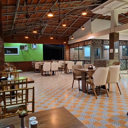 Hillrock Resort & Villas, Neral-カルジャット エクステリア 写真