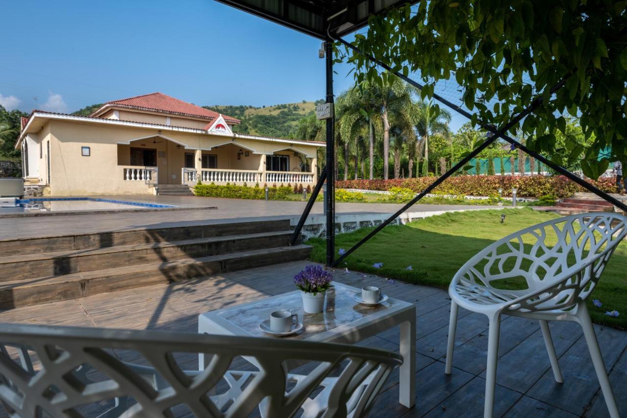 Hillrock Resort & Villas, Neral-カルジャット エクステリア 写真
