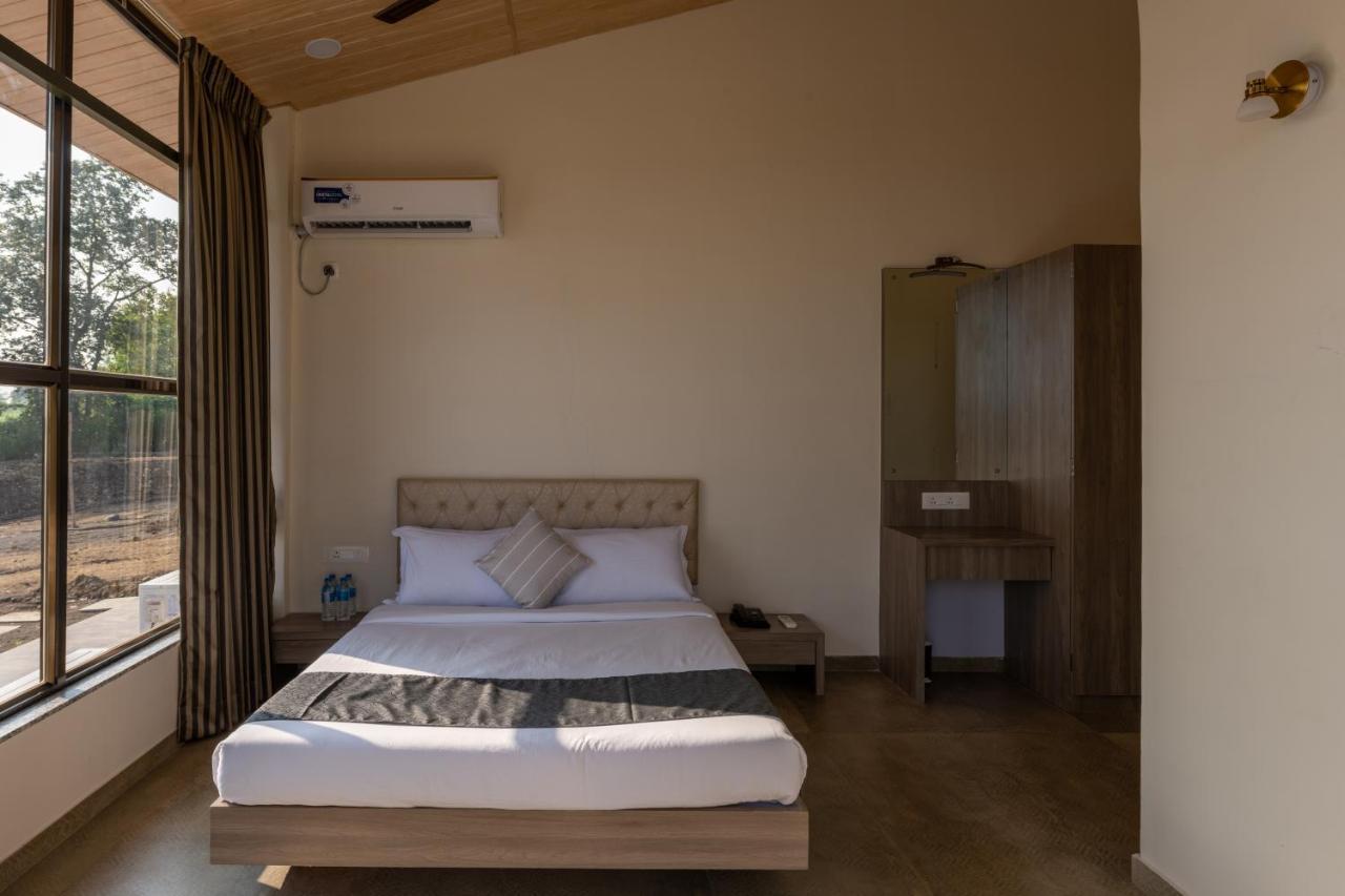 Hillrock Resort & Villas, Neral-カルジャット エクステリア 写真