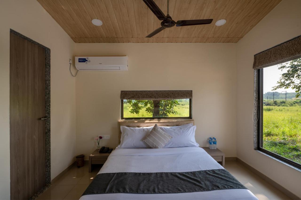 Hillrock Resort & Villas, Neral-カルジャット エクステリア 写真