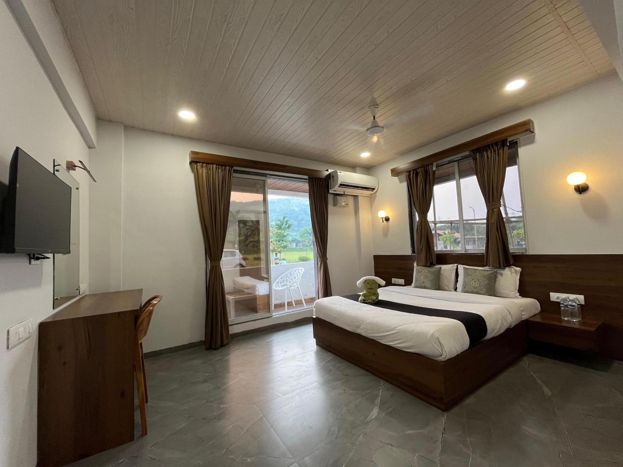 Hillrock Resort & Villas, Neral-カルジャット エクステリア 写真