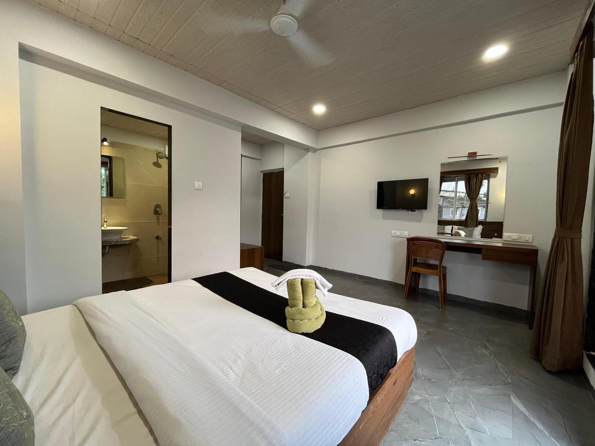 Hillrock Resort & Villas, Neral-カルジャット エクステリア 写真